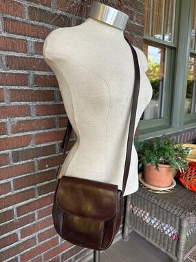 Gap Y2K brown leather saddlebag crossbody bag/purse